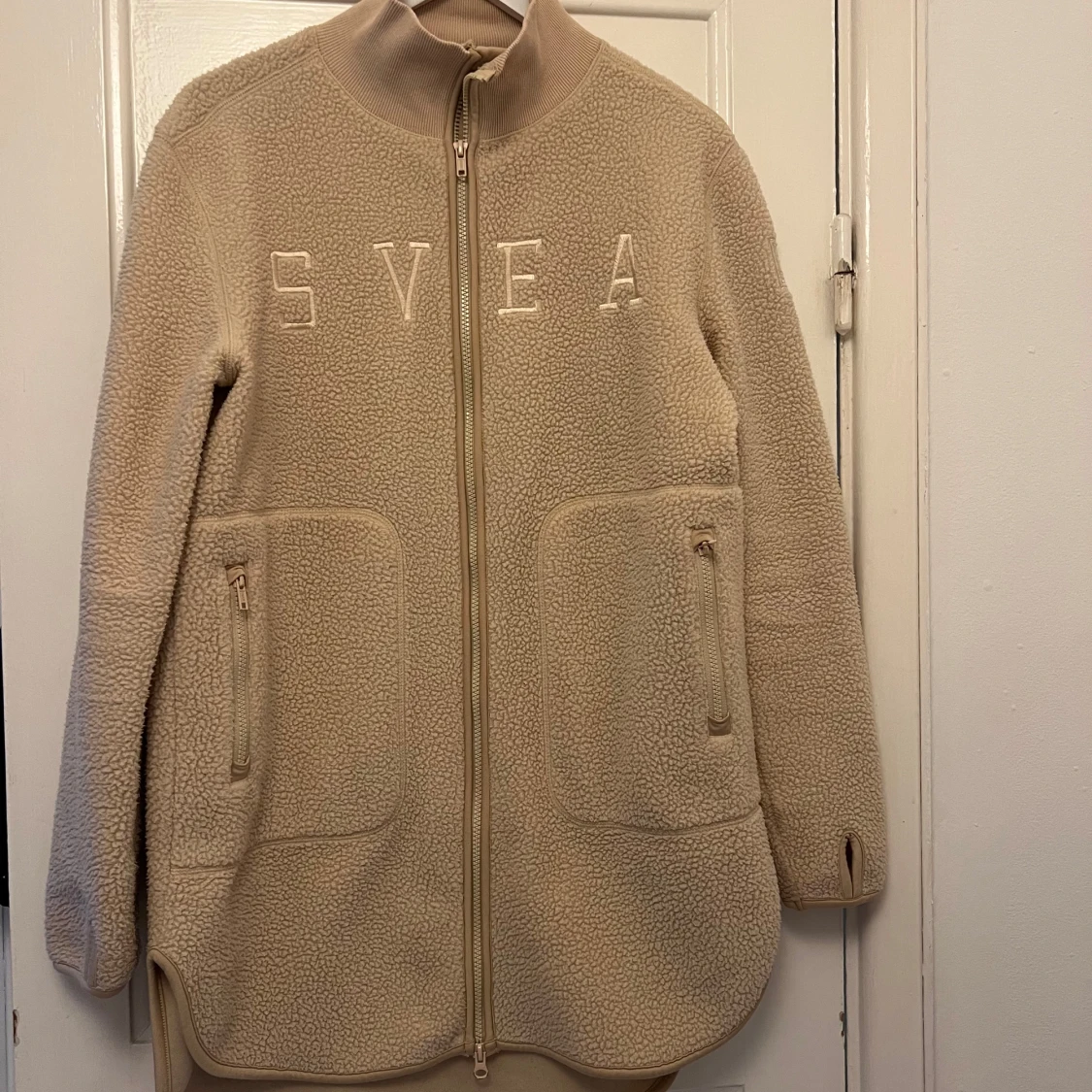 Beige fleecejacka från Svea