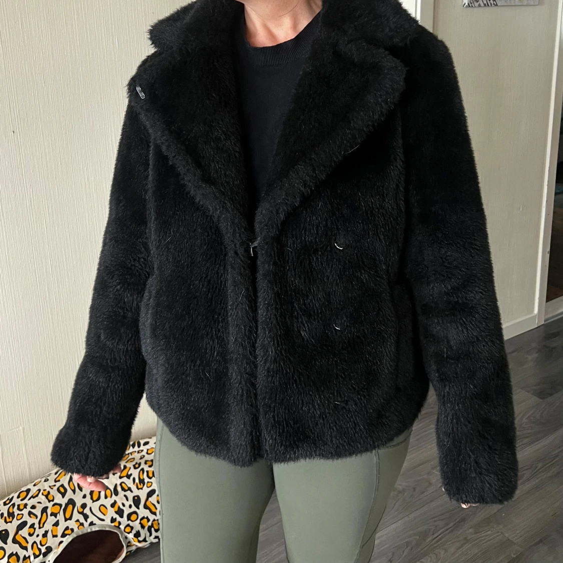 Svart pälsjacka - 1