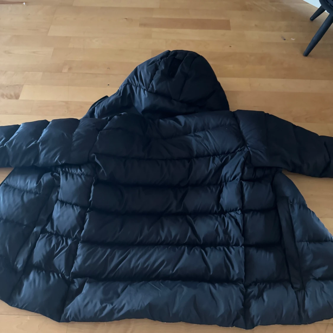 Svart dunjacka från Sail Racing - 3