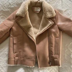 Jacka - Superfin rosa jacka💗