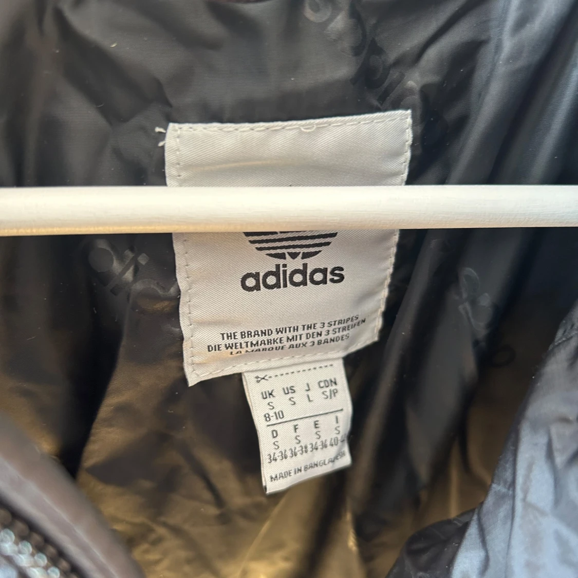 Svart pufferjacka från Adidas - 2