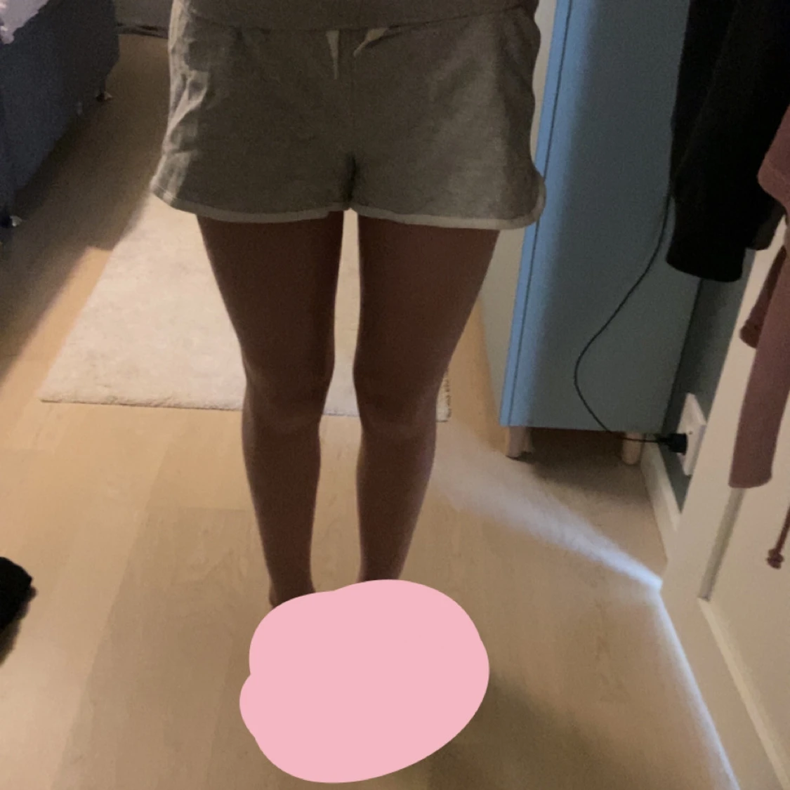 Grå shorts från H&M - 1