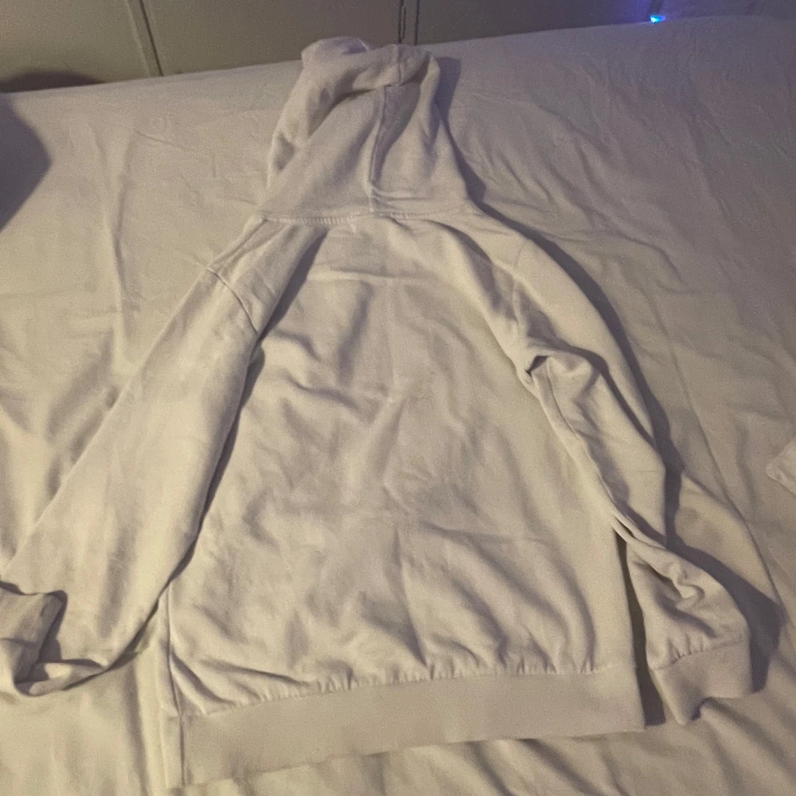 Vit hoodie från Peak Performance - 1