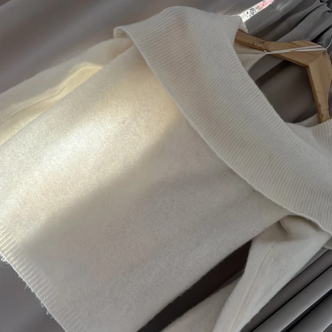 Vit stickad tröja från C