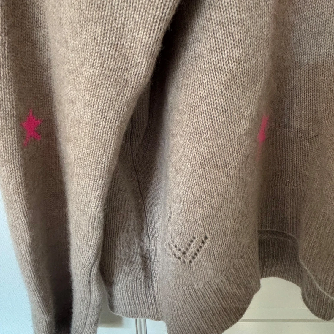 Beige tröja med rosa stjärnor - 2