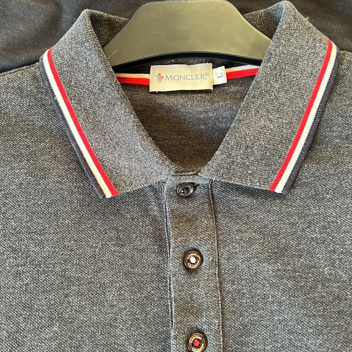 Svart pikétröja från Moncler - 2