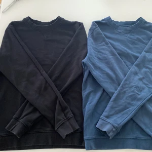 Basic crewneck tröjor i svart och blå - 2 för 100kr