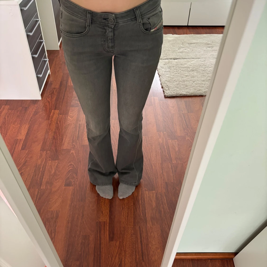 Gråa Lågmidjade Diesel Jeans - 1