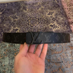Svart bälte - Helt ny för endast 499 kr. 105 cm skriv vid intresse. Obs priset är fast!