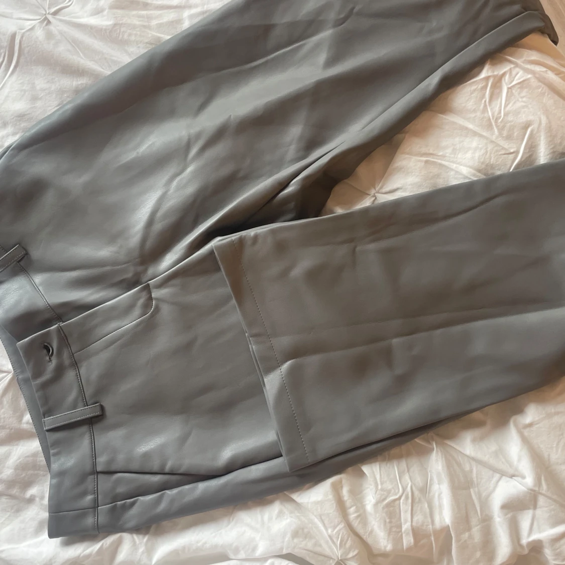Gråa skinnbyxor från Desin By Si