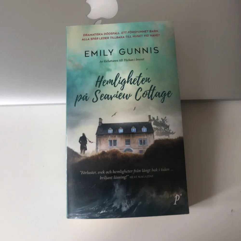 Säljer den här boken, skriven av Emily Gunnis, ”Hemligheten på Seavieur Cottage”.. Böcker.
