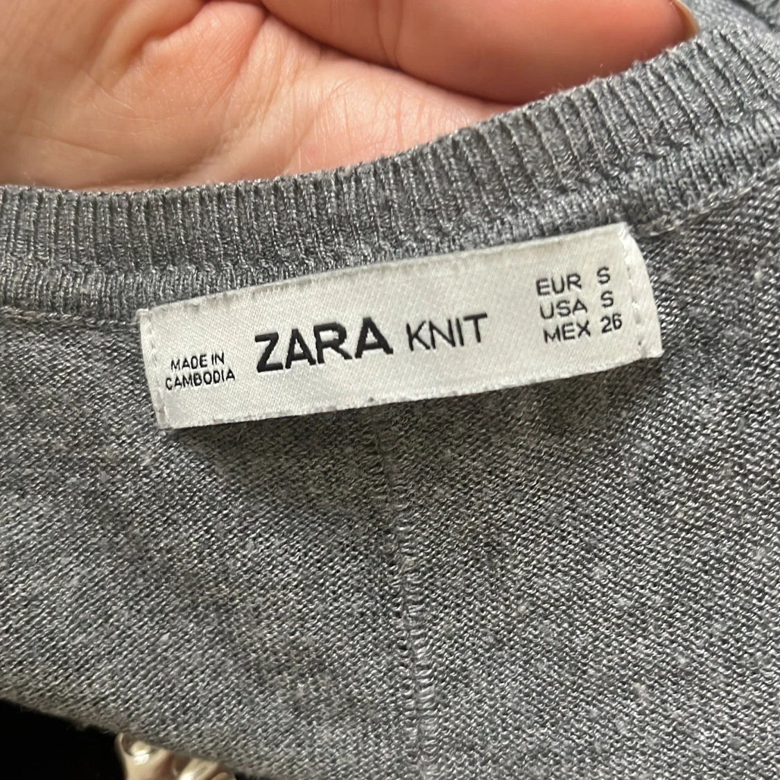 Grå tunn stickad tröja från Zara - 2