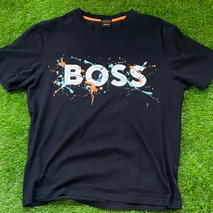 Unik boss t shirt  - Svår att få tag på, perfekt passform 