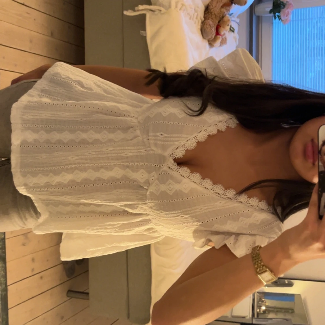 Vit blus med spetsdetaljer - 1