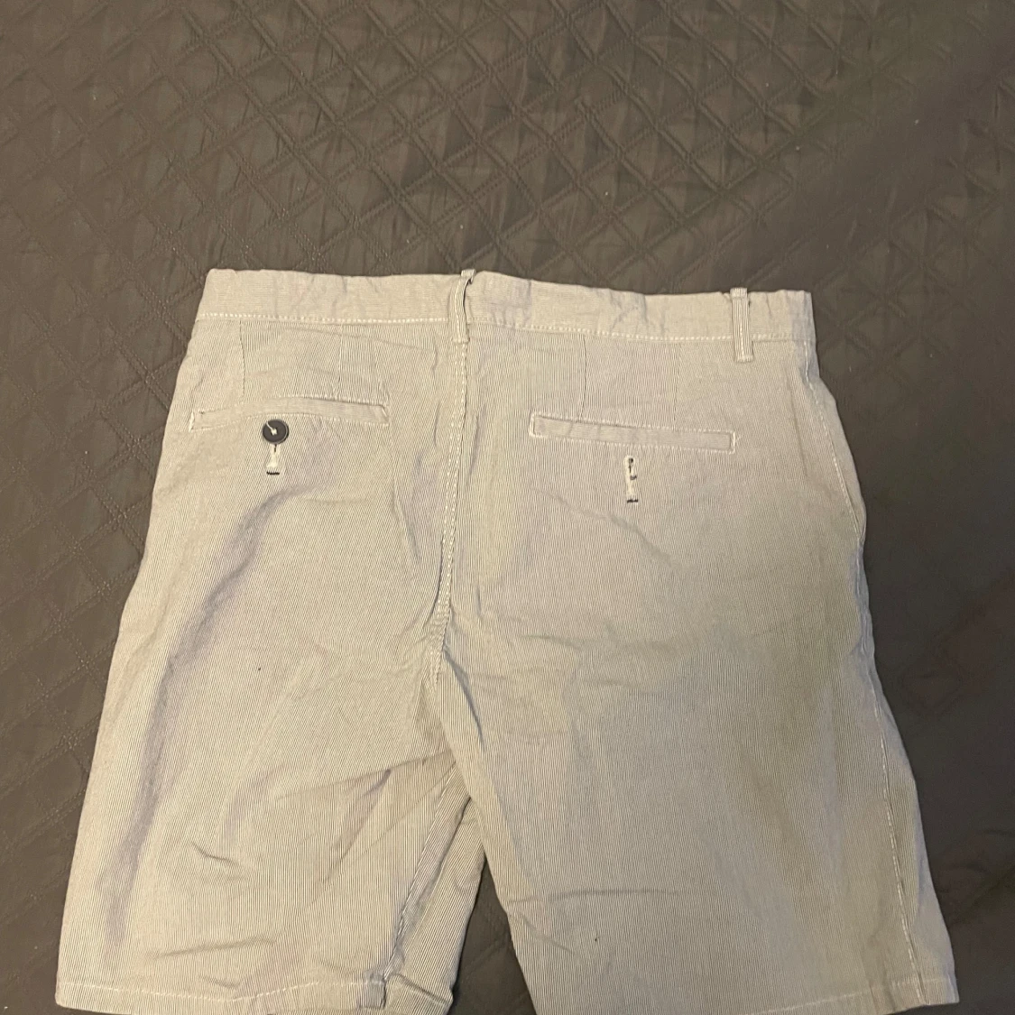 Grå-randiga shorts från Springfield - 1