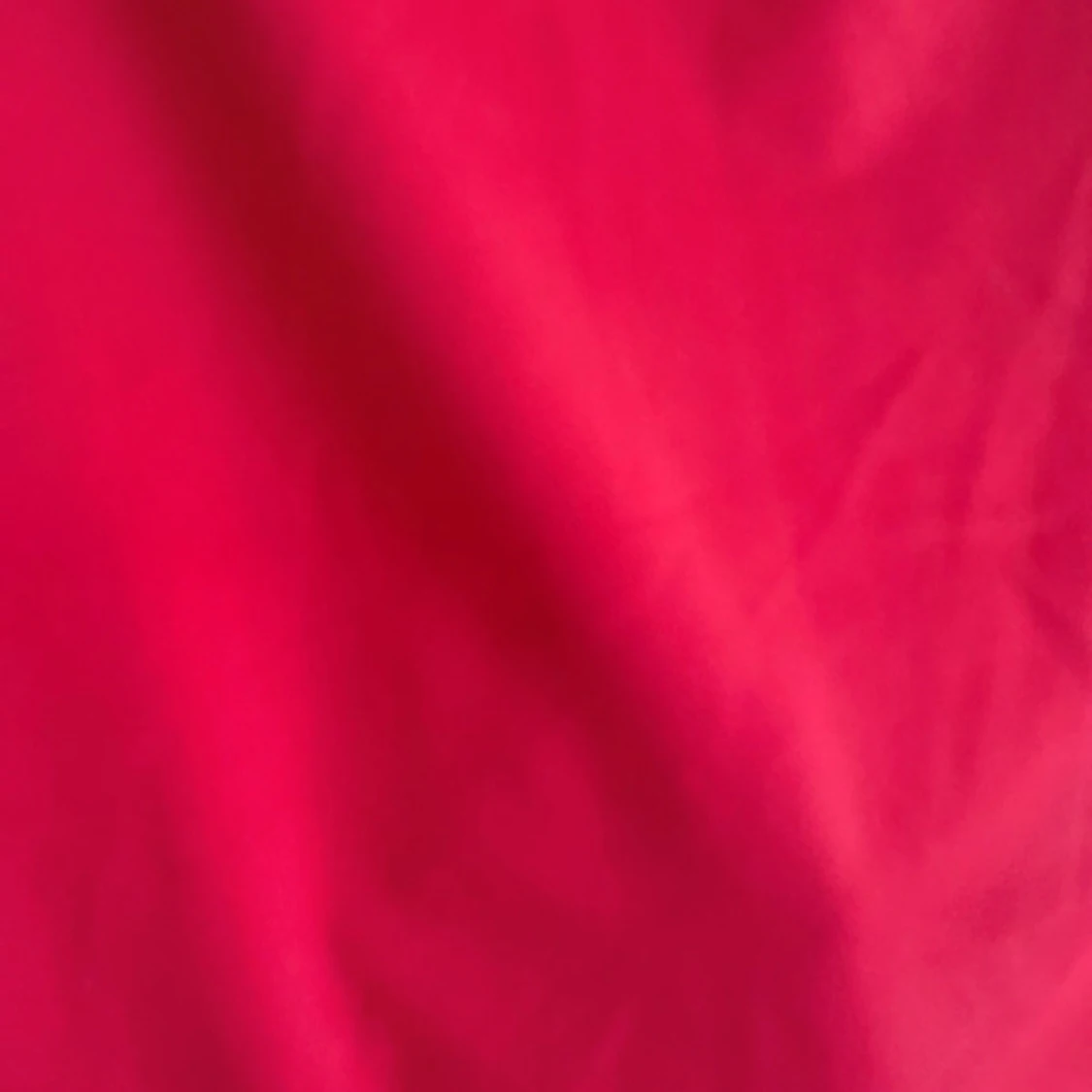 Röd tight miniklänning med öppen rygg och knyt - 2