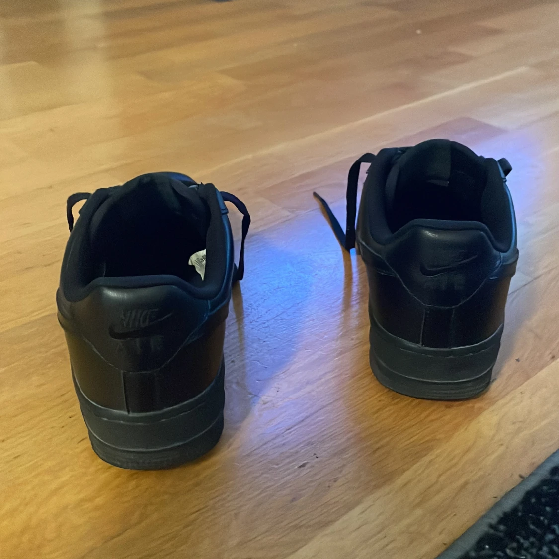 Svarta Nike Air Force 1 sneakers - 1