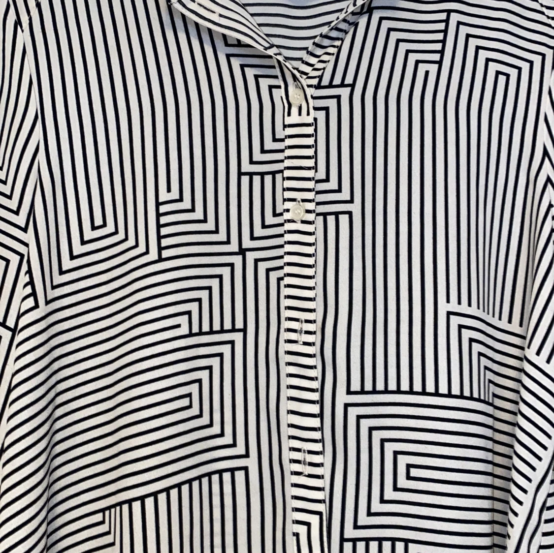 Svartvit blus från Lindex - 4