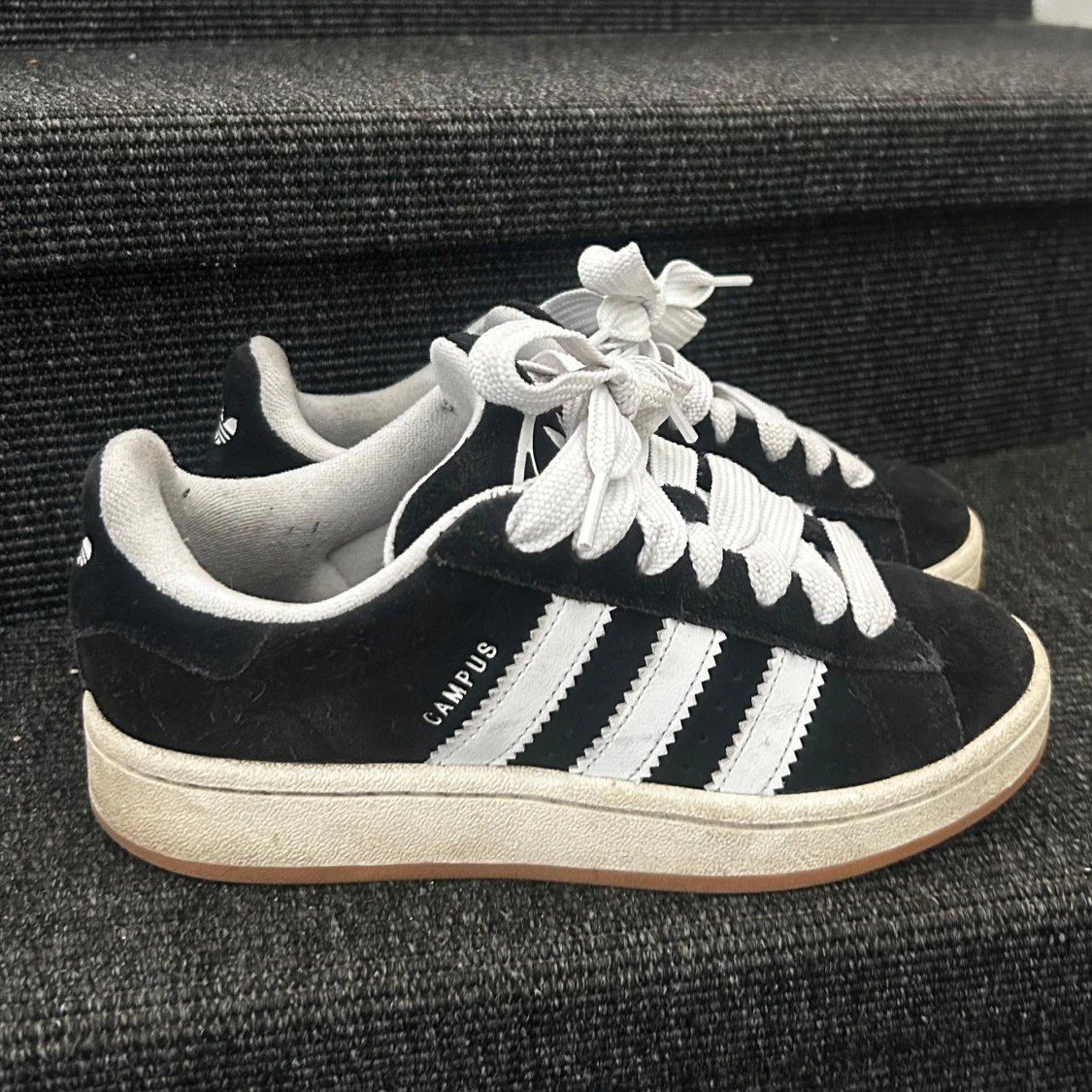 Svarta Adidas Campus sneakers