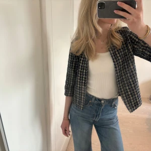 Tweed jacka - Sjukt fin jacka i tweed med trekvartsärmar😍 