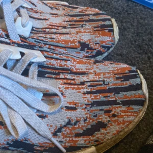Adidas NMD Nypris >4k - Säljer dessa då de bara tar plats. Sällsynta skor har jag för mig. Köpte dessa för ca 4.000kr för några år sedan. Storlek 42 2/3 