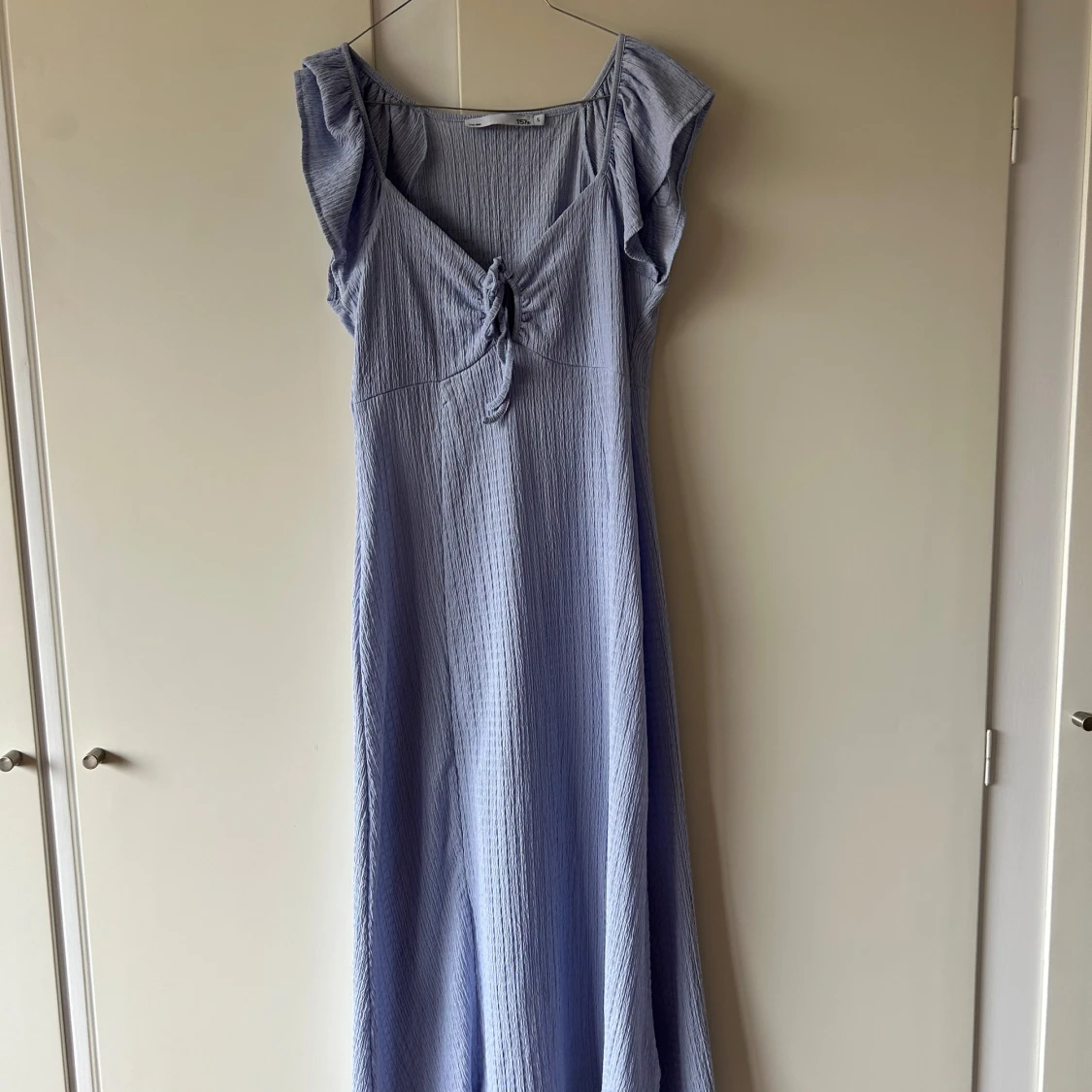 Ljusblå långklänning med knyt fram - 2