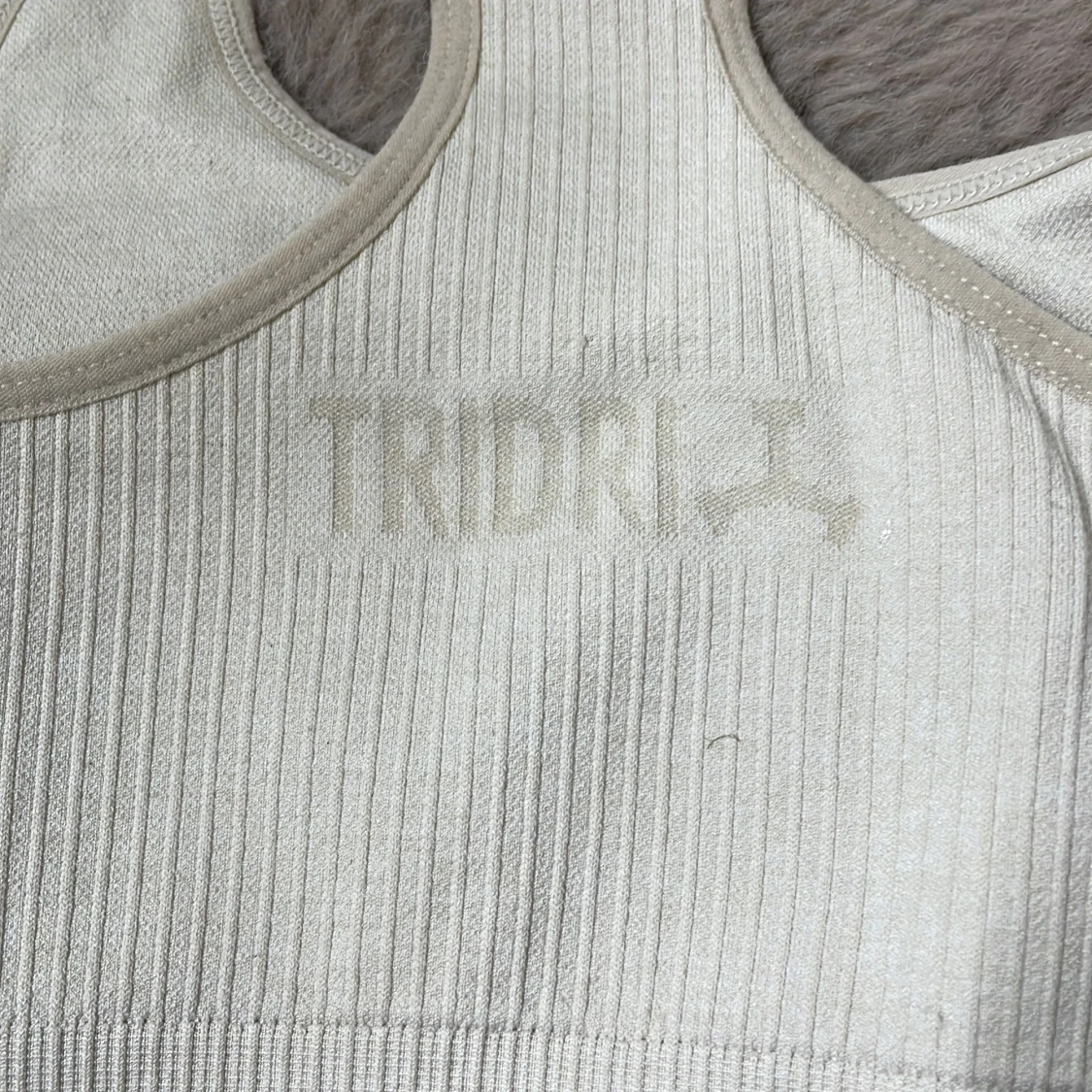 Ljus beige ribbad sport-bh från TriDri - 1