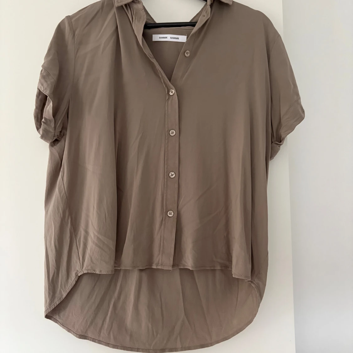 Brun kortärmad skjorta från Samsøe Samsøe
