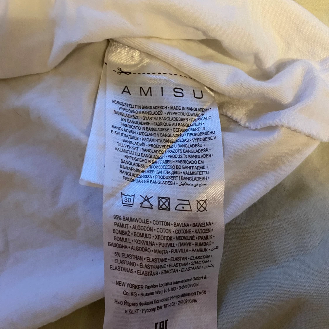 Vit v-ringad t-shirt från Amisu - 2