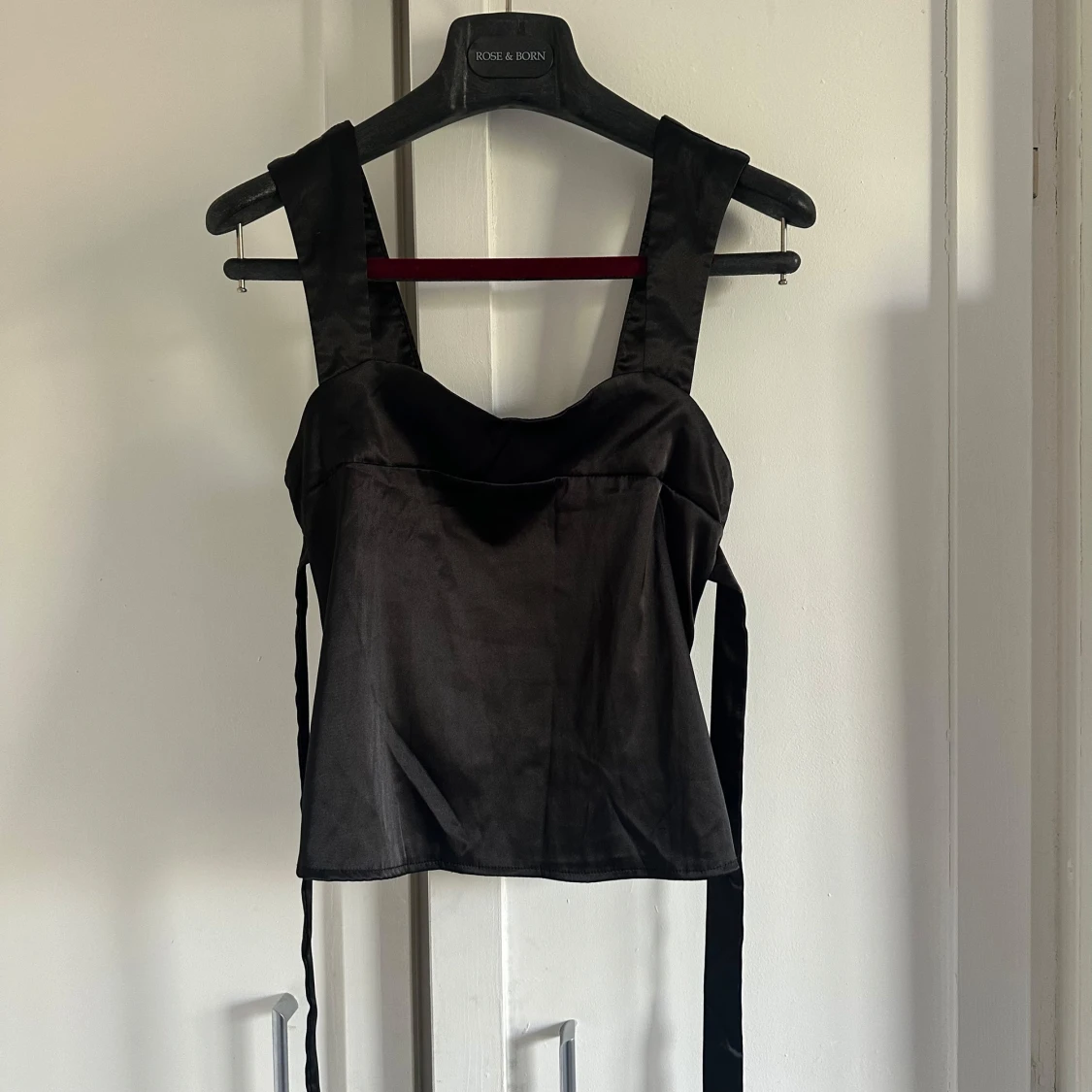 Svart satinlinnetopp från SHEIN - 3