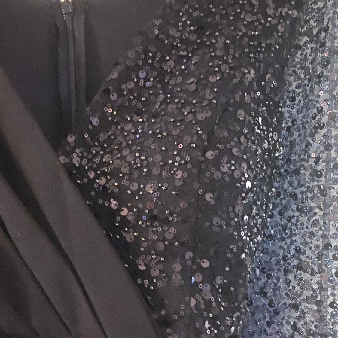 Marinblå festklänning med paljettärm - 1