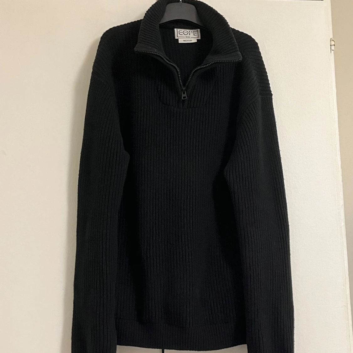 Svart stickad half zip-tröja COPE