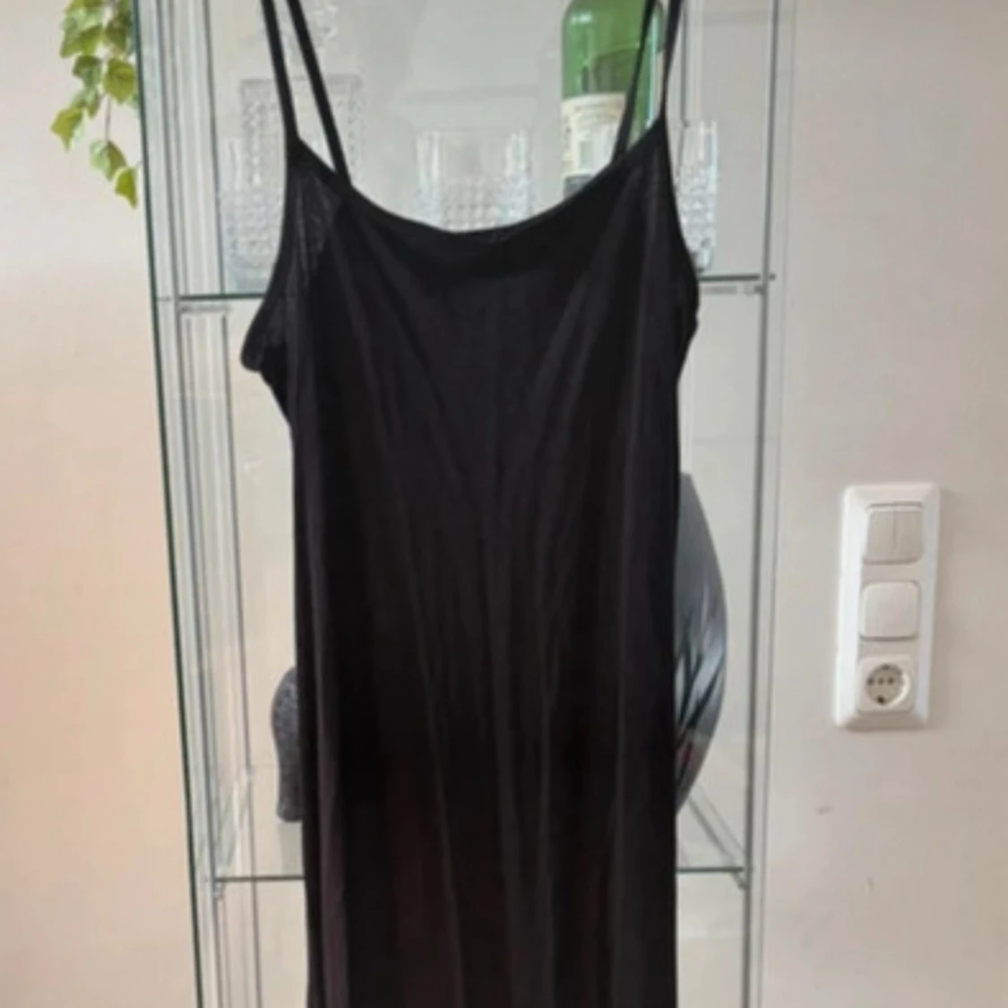 Svart långklänning från Gina Tricot