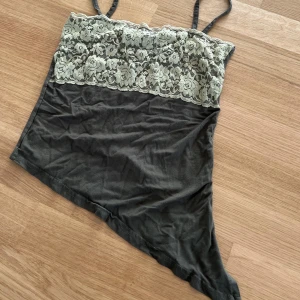 Spetslinnetopp  - Unik topp med spets🍀