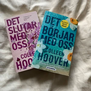 Det slutar med oss & Det börjar med oss - Två populära böcker av Colleen Hoover. Nytt skick. Olästa. Säljer då de inte riktigt är min smak och kommer nog aldrig läsa de😁Säljer de tillsammans eftersom det e samma serie men vill man bara ha en bok så är det bara att skriva. OBS: ljuset är inte till försäljning