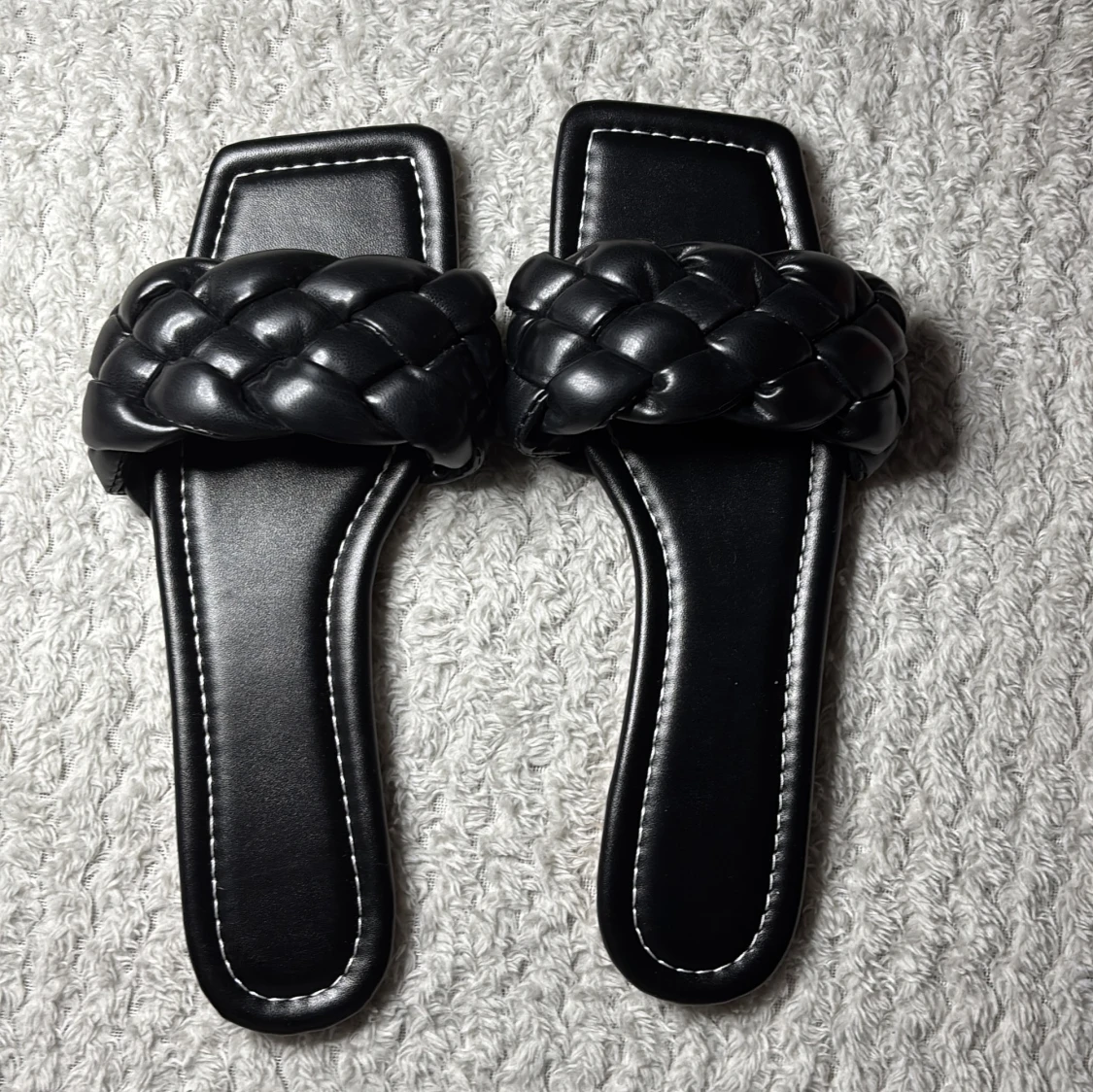 Svarta flätade sandaler med fyrkantig tå - 2