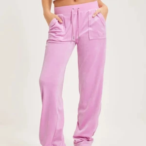 Juicy Couture - Rosa mjukisbyxor från Juicy Couture. 