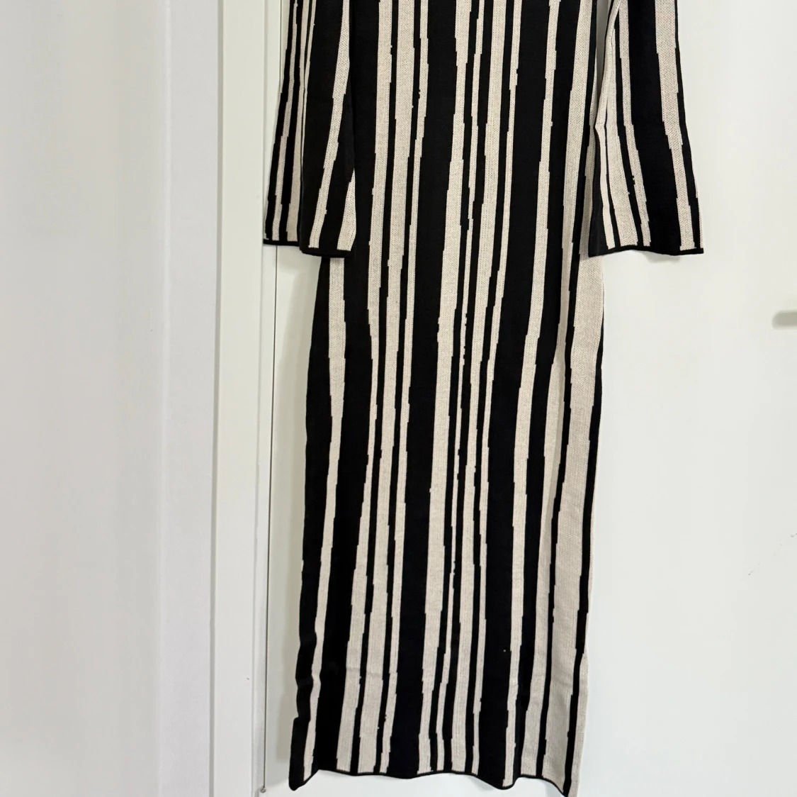 Randig långklänning från NA-KD - 1