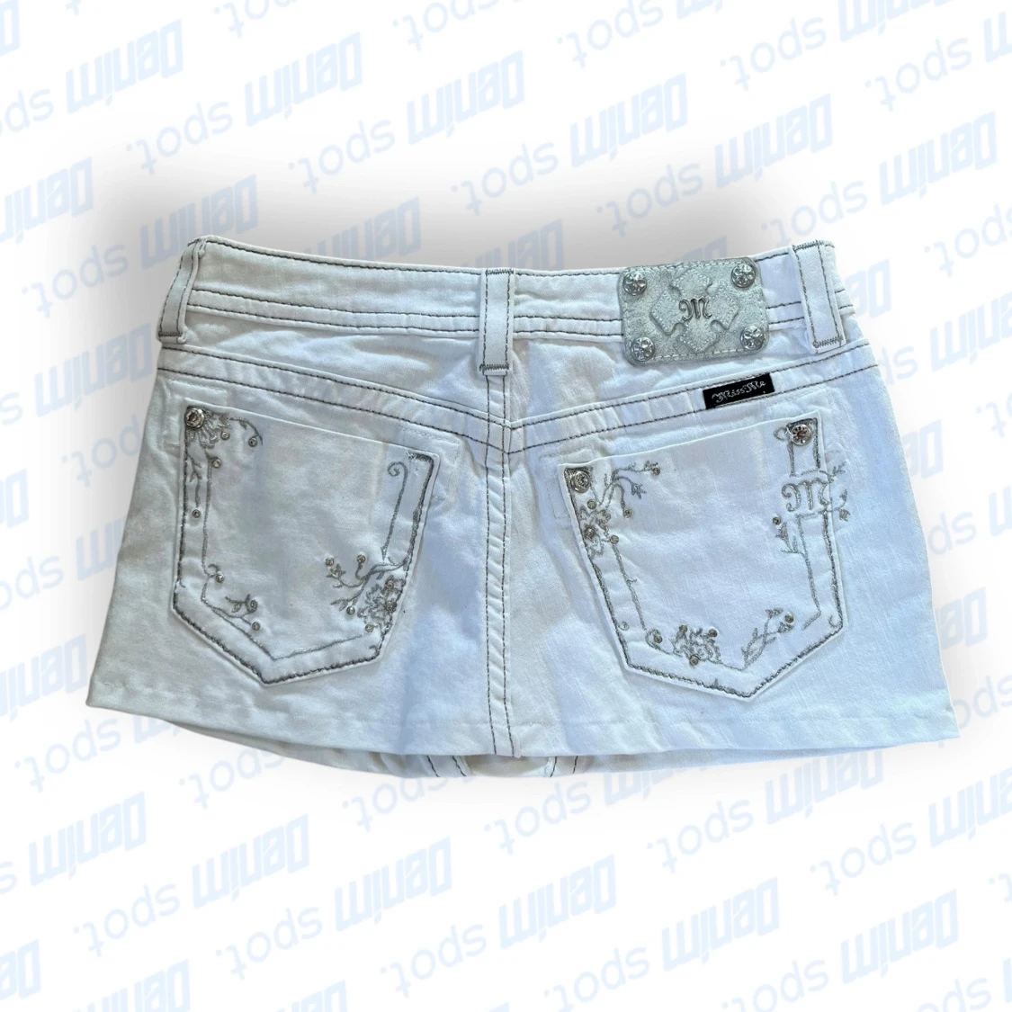 Vit jeanskjol från Miss Me