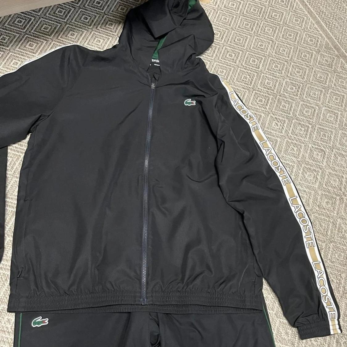 Svart tracksuit från Lacoste - 2