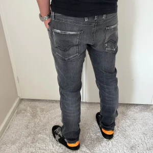 Replay anbass jeans  - Replay Jeans | skick 9/10 | Storlek 32/32 | Pris - 649kr | Modellen är ca 178cm lång | Hör av dig vid minsta fråga eller fundering!!
