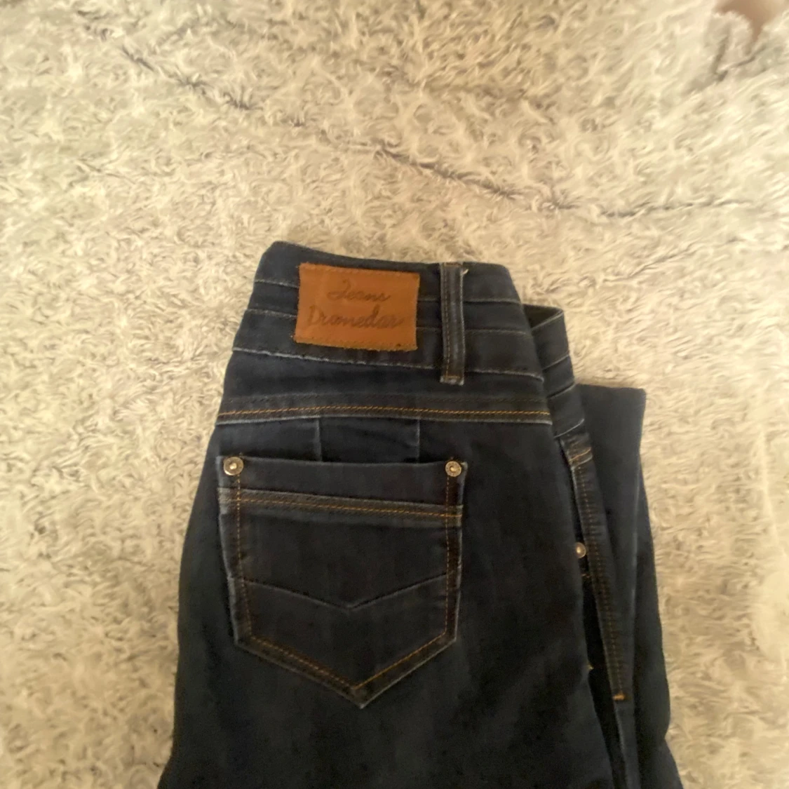 Mörkblå jeans från Dromedar - 1