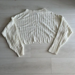 Croppad tröja - Står XS men skulle säga M