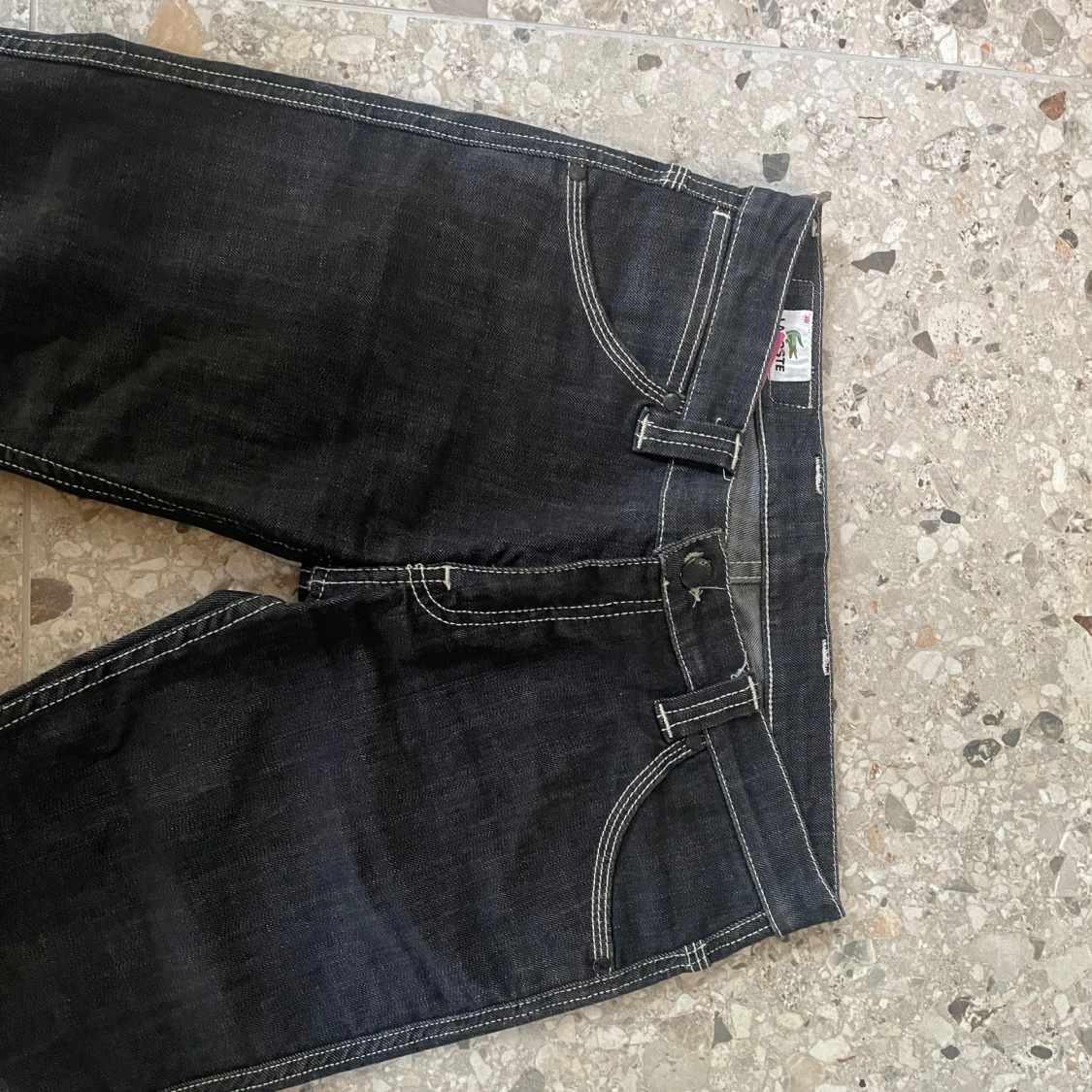 Mörkblå jeans från Lacoste - 1