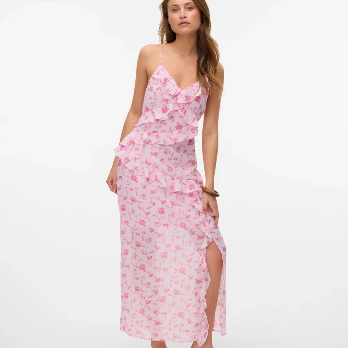 Ljusrosa blommig långklänning med volang - 1