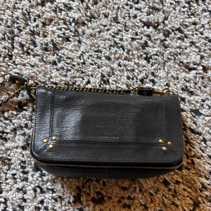 Jerome Dreyfuss väska - Min favorit väska från jerome dreyfuss, modellen Bobi S. Inga defekter! Kan även tänka mig att byta mot en vinröd jerome dreyfuss väska💕