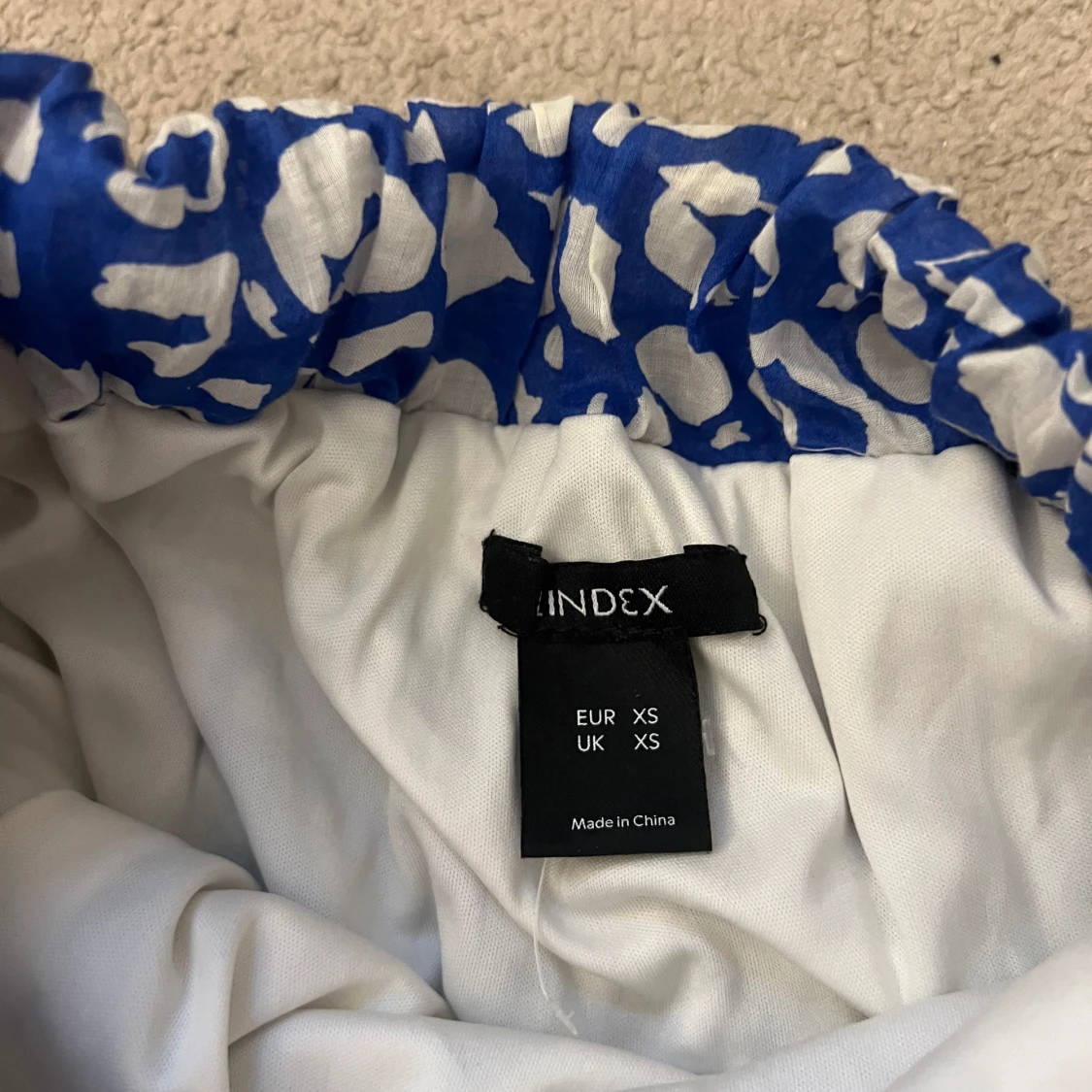 Blåvit långkjol med blommigt mönster Lindex - 1