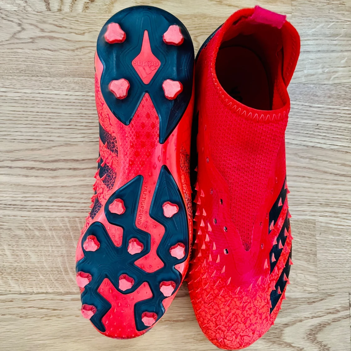 Röda Adidas Predator fotbollsskor - 3