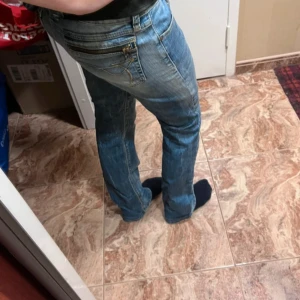 Coola lågmidjade jeans - Storlek 29/32🥰