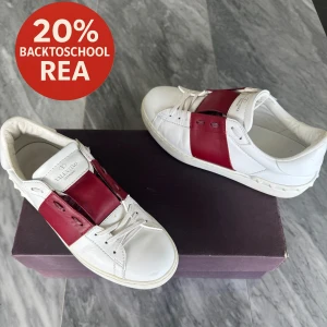 Valentino Open skor  - REA! - Valentino Open - Skick: Använda fåtal gånger   - Storlek 40 - Tillbehör: Två Valentino dustbags - Nypris: 6000kr - TrendWardrobe